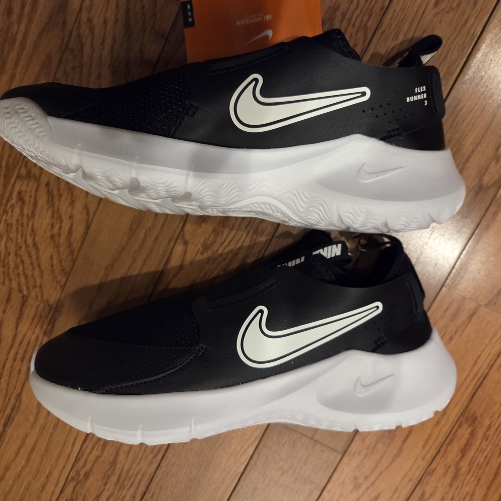Nike Flex Runner Men's Black and White Shoes